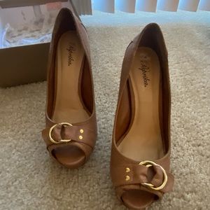 Preloved platform peep toe heels